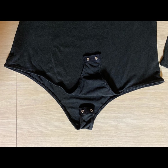 BLACK ONE SLEEVE BODYSUIT - Picture 3 of 3